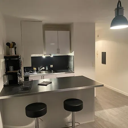 Beau Proche Mer, Gare Et Commerces