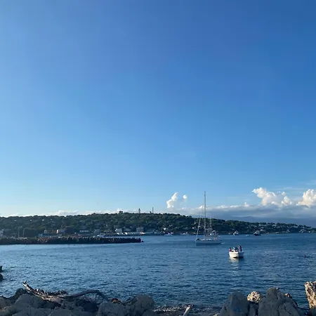 Beau Proche Mer, Gare Et Commerces *