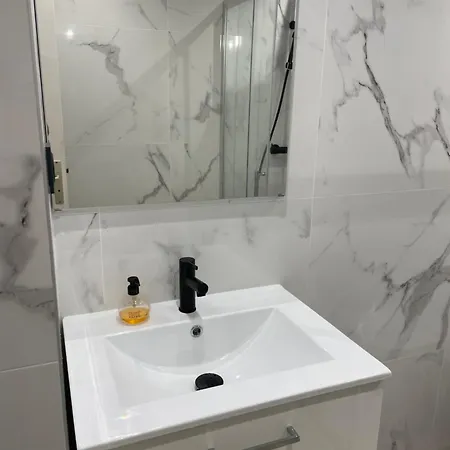 Beau Proche Mer, Gare Et Commerces