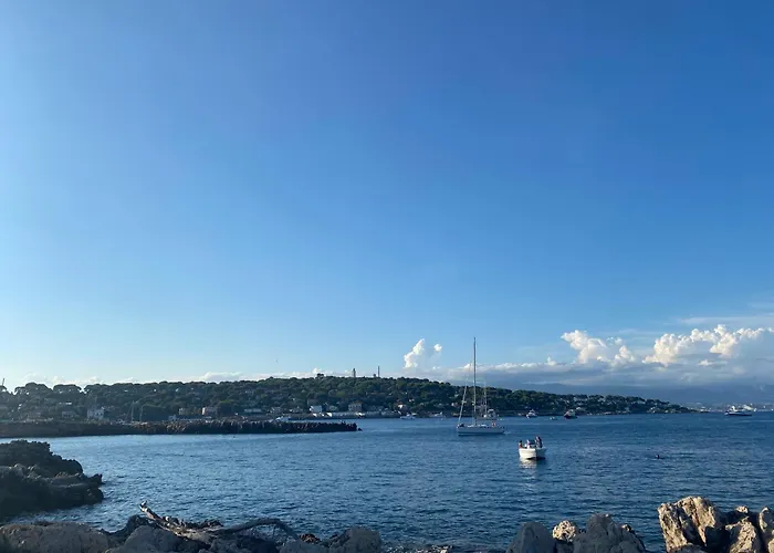 Beau Proche Mer, Gare Et Commerces *