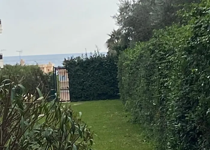 Beau Proche Mer, Gare Et Commerces * Антиб