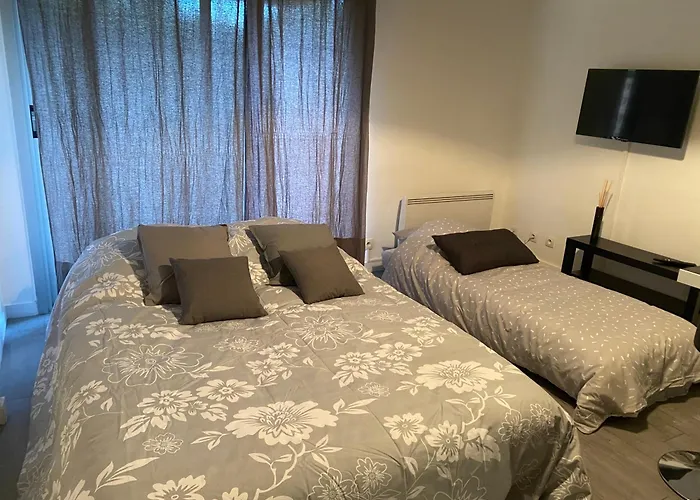 Beau Proche Mer, Gare Et Commerces Антиб