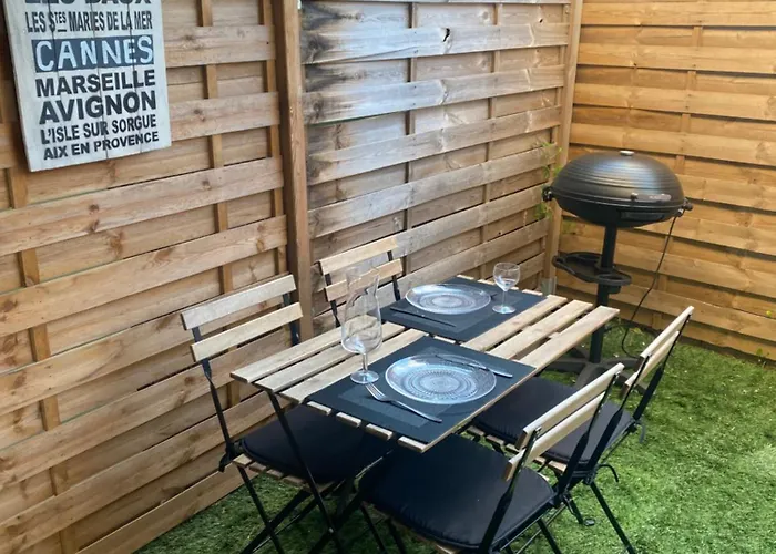 Beau Proche Mer, Gare Et Commerces